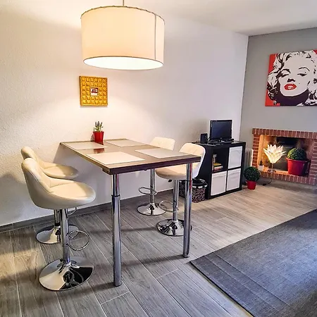 Nahe Strand, Stadt Und Yachthafen - Frisch Renoviert 아파트 *